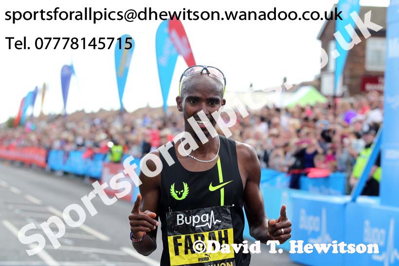 Mo Farah after winning the mens 2014 BUPA Great North Run. Photo: David T. Hewitson/Sports for All Pics